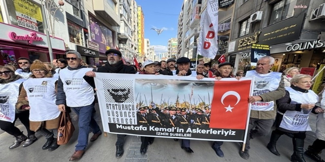 İzmir’de teğmenlerin ihracına protesto