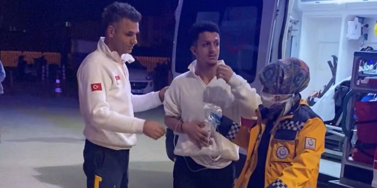 Bursa’da kavgayı ayırmak isteyen genç bıçaklandı