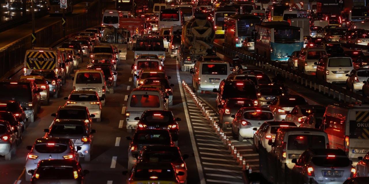 Megakentin trafiğini bu kez sağanak vurdu